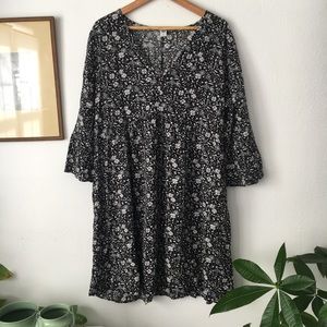 Old Navy shift V-neck dress